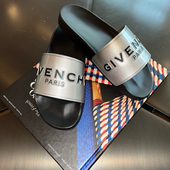 Givenchy Men's Pool Slides - Picture 1 of 4